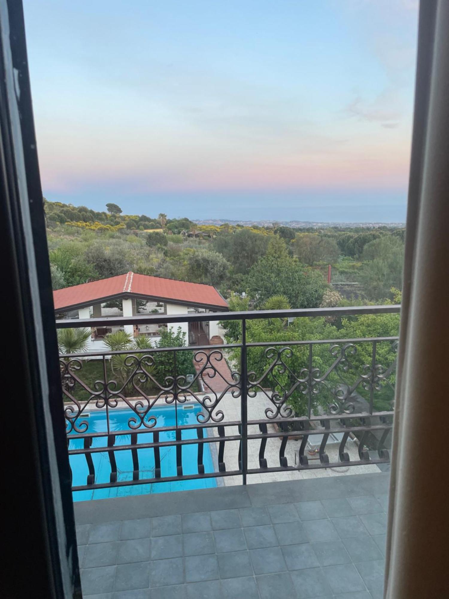 Etna Petit Relais Bed & Breakfast Nicolosi Bagian luar foto