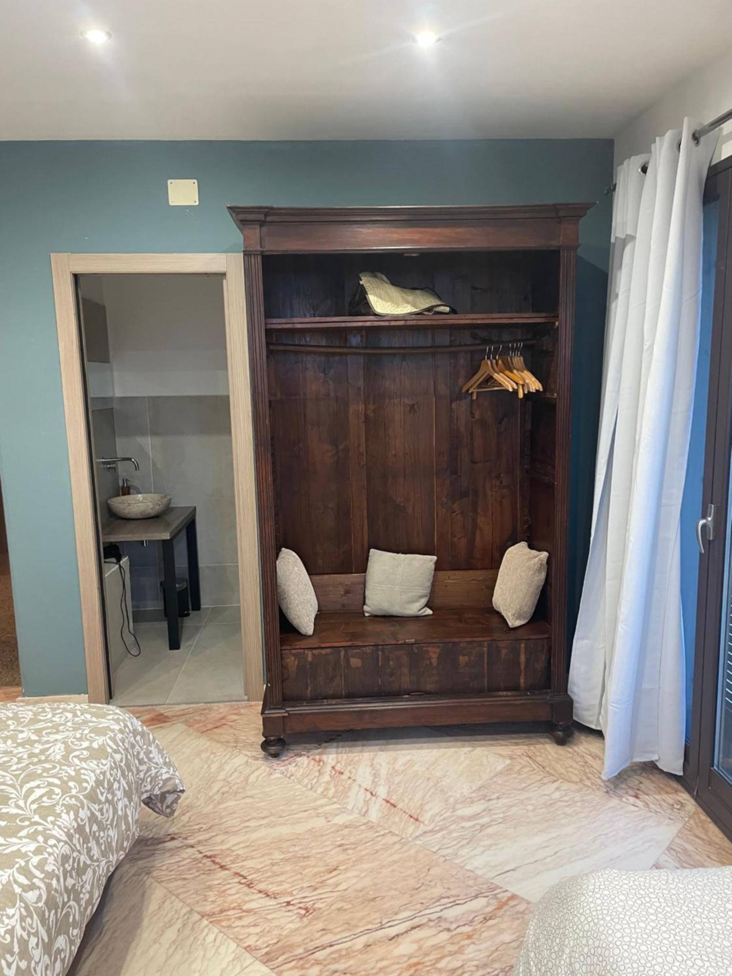 Etna Petit Relais Bed & Breakfast Nicolosi Bagian luar foto