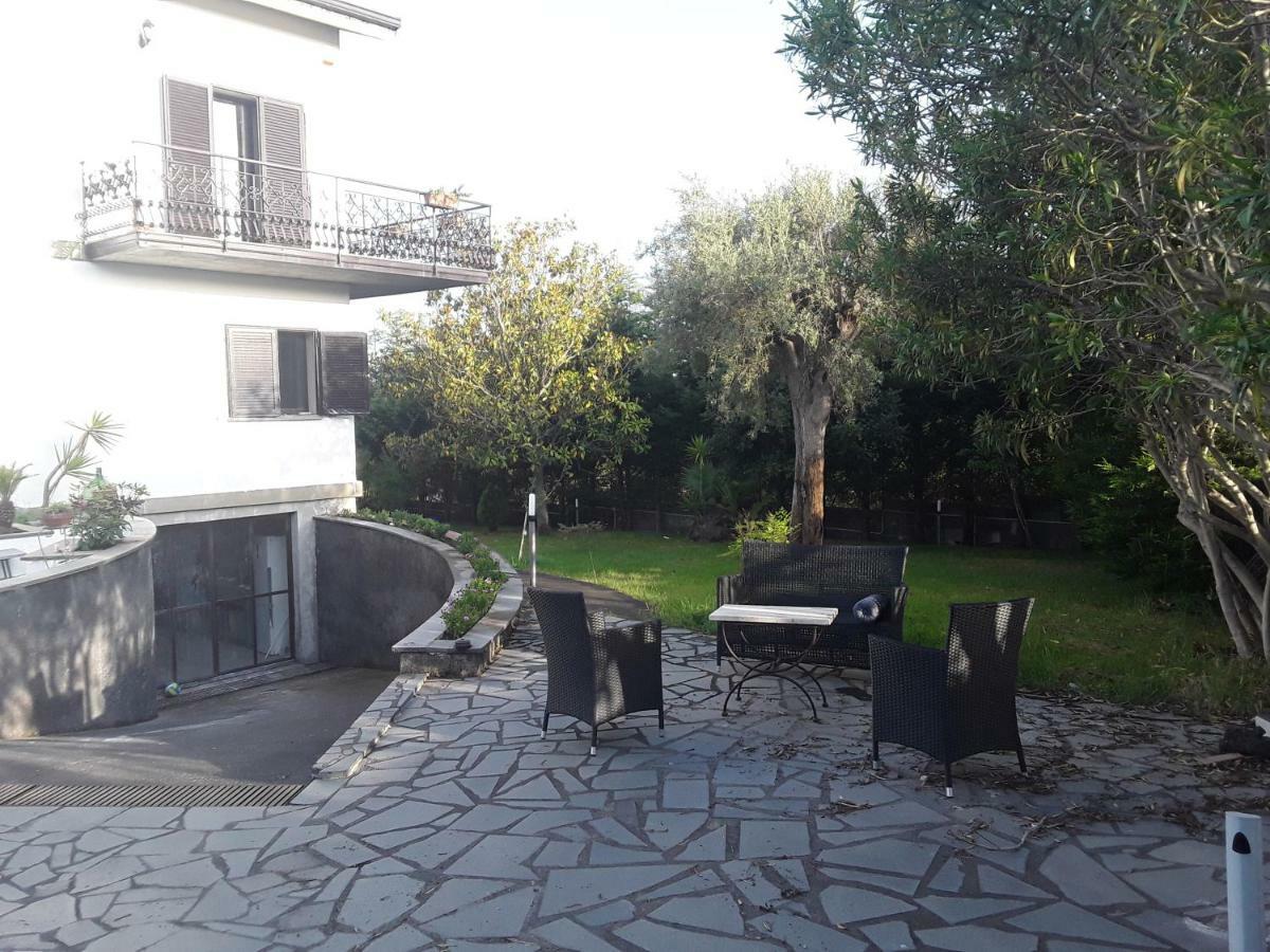 Etna Petit Relais Bed & Breakfast Nicolosi Bagian luar foto