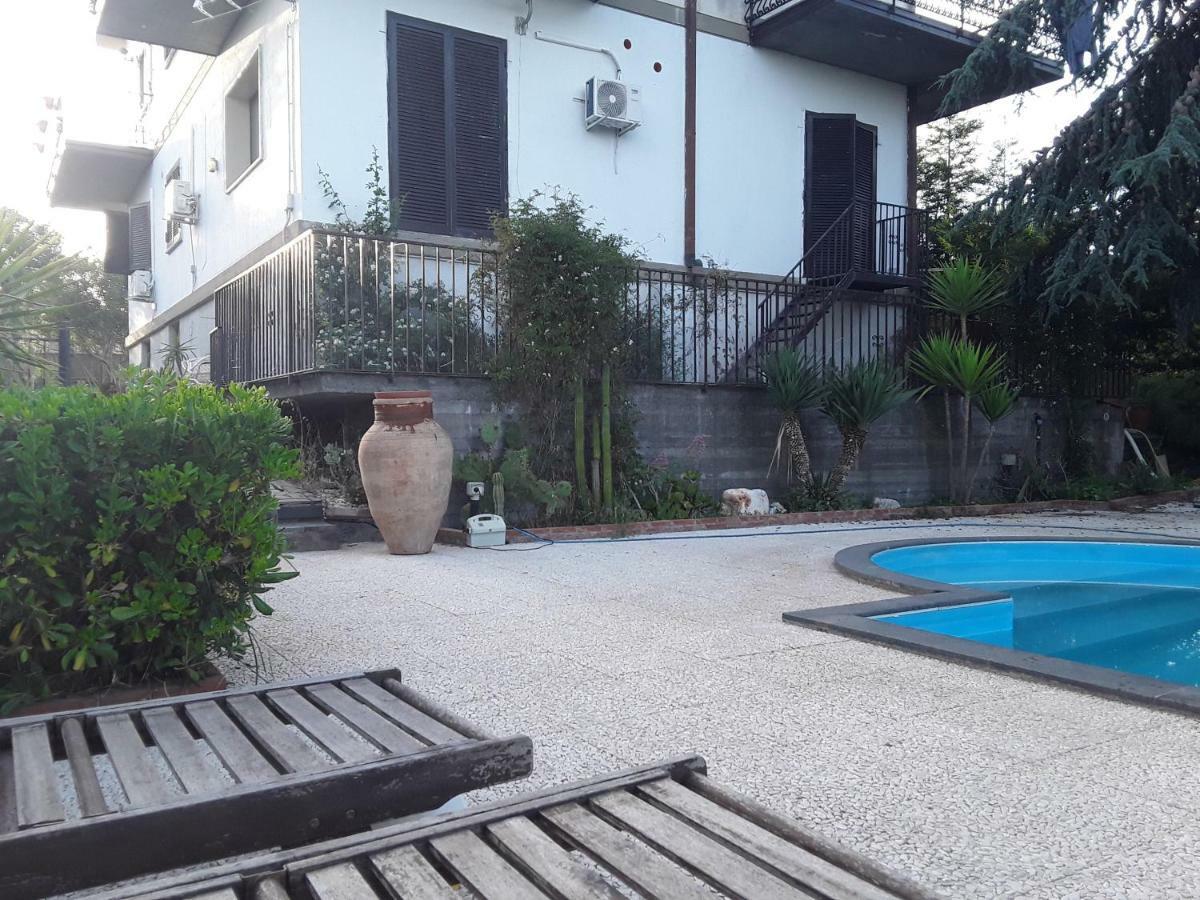 Etna Petit Relais Bed & Breakfast Nicolosi Bagian luar foto